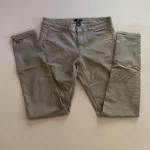 Skinny khaki jeans